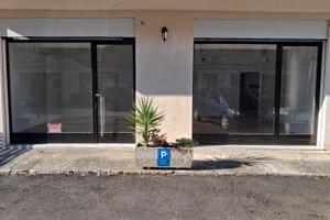  NEGOZIO 40 MQ CON 4 POSTI AUTO