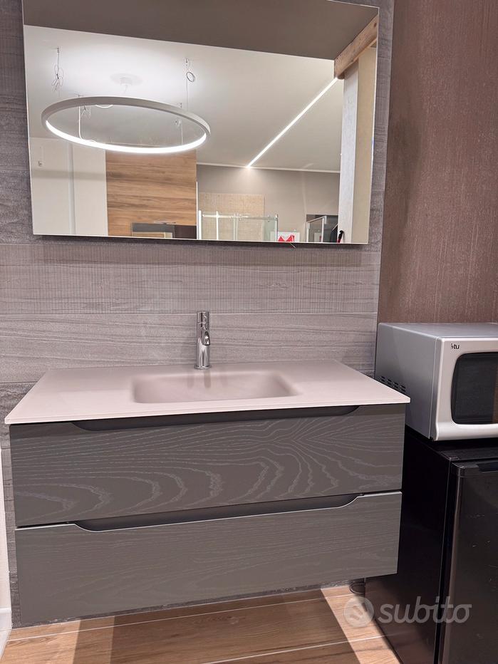 Bagno grigio e legno Mobili usati