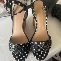 Sandali, raso a pois nero Guess originale