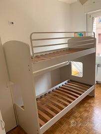 Letto a castello con doghe in legno