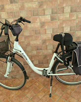 bicicletta a pedalata assistita.