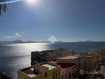 5 LOCALI A NAPOLI
