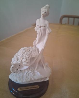 statuina in porcellana biscuit di Giuseppe Armani