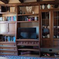 Mobile e mensole sala