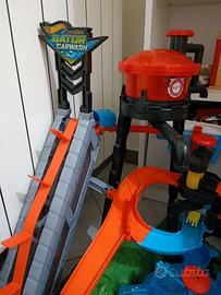 Pista hotwheels torre autolavaggio con auto