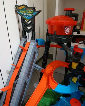 Pista hotwheels torre autolavaggio con auto