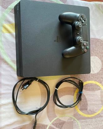 Playstation 4 + 1 joystick + 4 giochi 