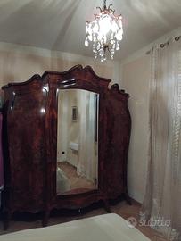 Set da camera: Armadio e comó antiquariato