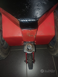 Trainatore per carrelli