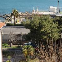 Fronte mare con terrazzino