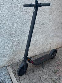 Monopattino Ninebot E22E