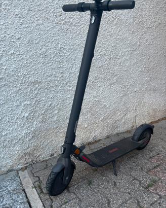 Monopattino Ninebot E22E