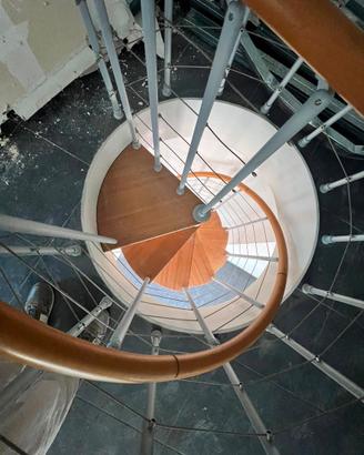 Scala a chiocciola nuova