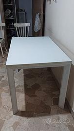 Tavolo bianco da cucina