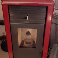 Stufa a pellet mod. Ravelli R70 canalizzata usata