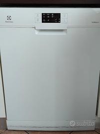 Lavastoviglie Electrolux con problema