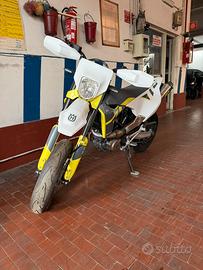 Husqvarna 701 Supermoto 2022