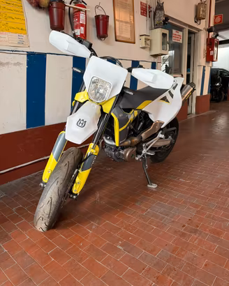 Husqvarna 701 Supermoto 2022