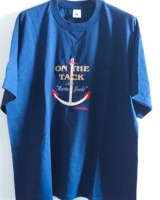 T-shirt blu con stampa