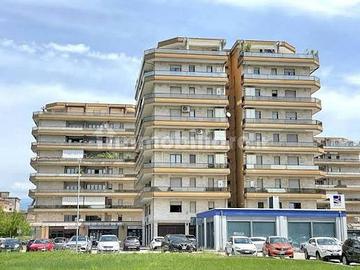 Box auto/posti auto/cantine