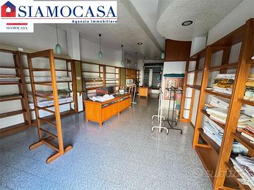 Locale commerciale di circa 100 mq con garage