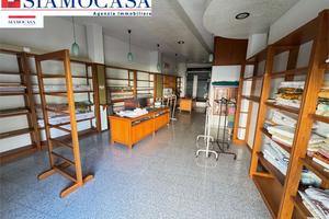 Locale commerciale di circa 100 mq con garage