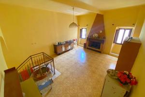 3 LOCALI A MONTOPOLI DI SABINA