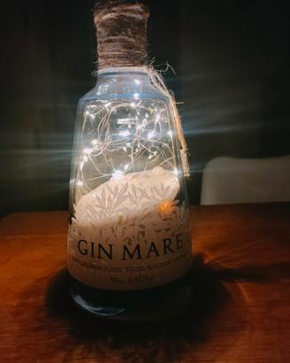 lampada con bottiglia gin e sabbia 