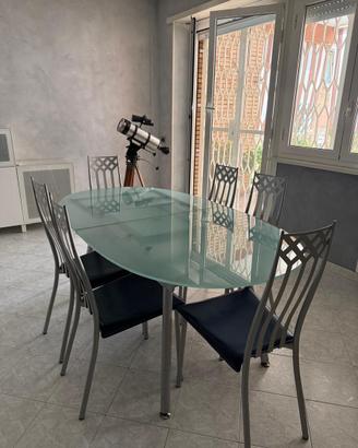 Tavolo di cristallo + 6 sedie.
