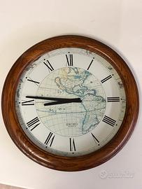 Orologio da parete Seiko , cornice in legno .