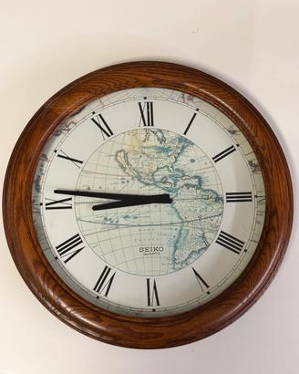 Orologio da parete Seiko , cornice in legno .