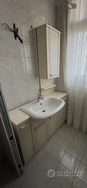 Mobile bagno con lavabo
