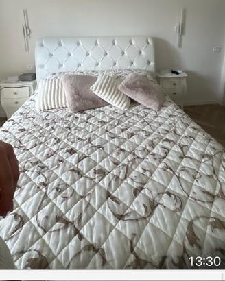 Letto in capitonne’ matrimoniale.