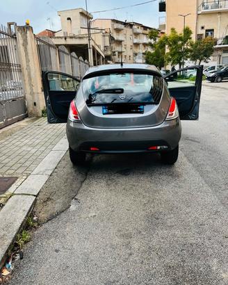 Lancia y 1300 multijet diesel