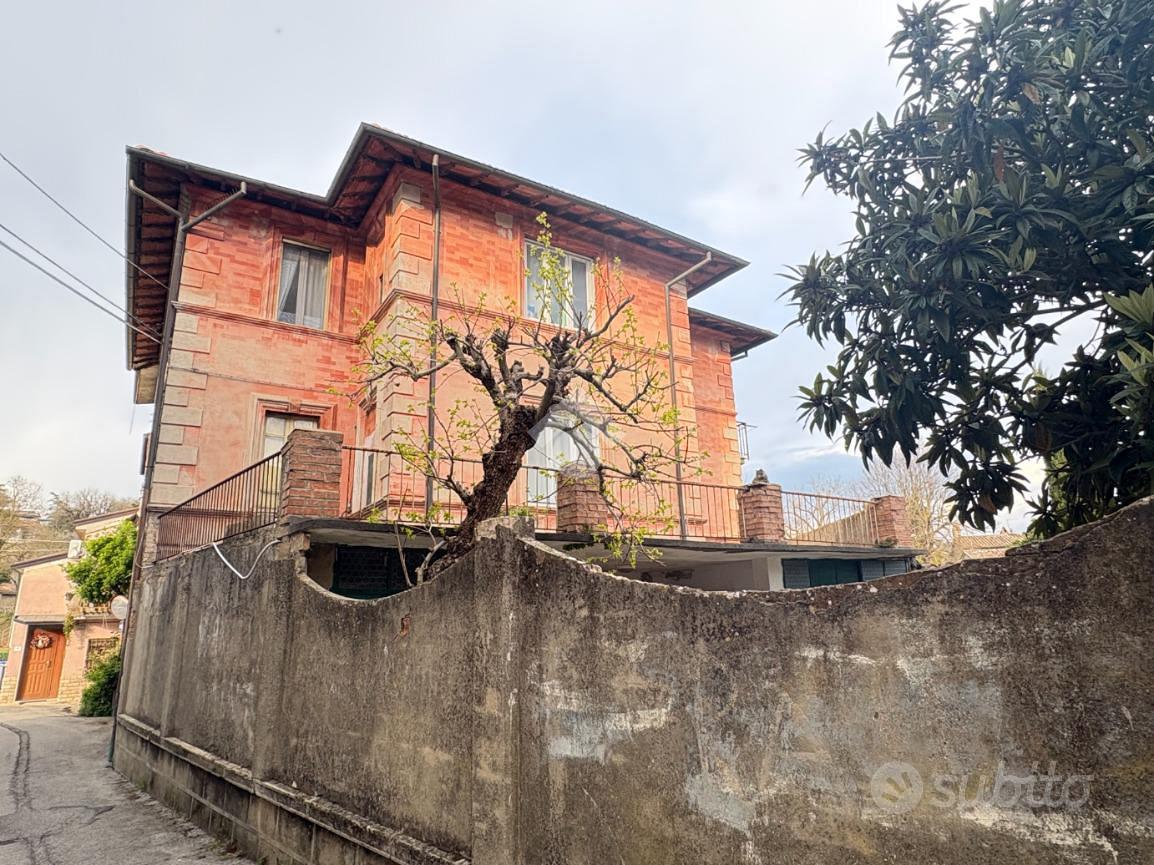 4 LOCALI A PERUGIA