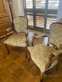 Due sedie coloniali in legno