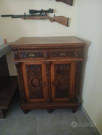Credenza antica