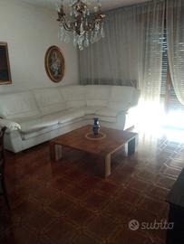 DIVANO IN PELLE BIANCO