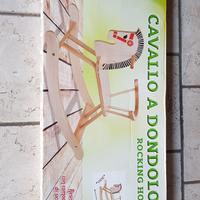 Cavallo a dondolo di Legno
