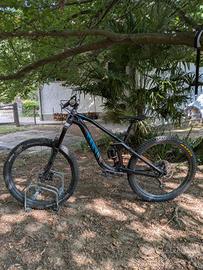 Bicicletta enduro Canyon Stive AL 6.0 del 2017 