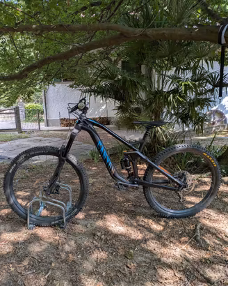 Bicicletta enduro Canyon Stive AL 6.0 del 2017 