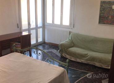 X studenti o aziende in piazza diaz