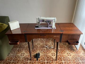 Macchina da cucire Necchi Supernova Julia mod. 204