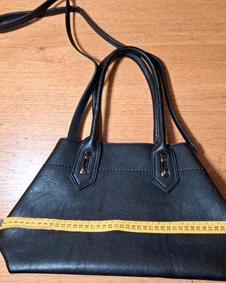 Borsa nera in ecopelle capiente