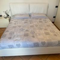 Letto matrimoniale in ecopelle bianco