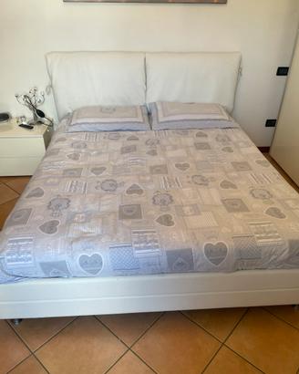Letto matrimoniale in ecopelle bianco