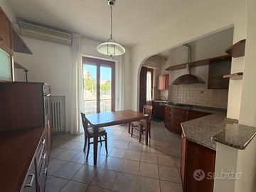 Appartamento con garage e corte, zona M. L. King