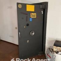 INDIPENDENTE CON RESEDE ESTERNA