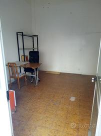 Locale deposito a Taranto