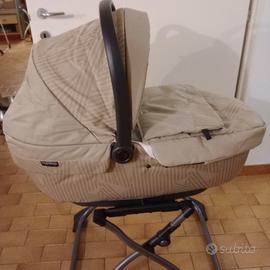 Carrozzina e passeggino.